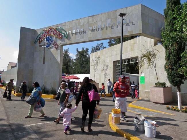 Panteones capitalinos, al tope; impulsan  cremación