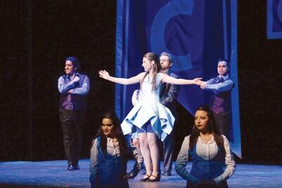 “Urinetown” regresa a los escenarios  