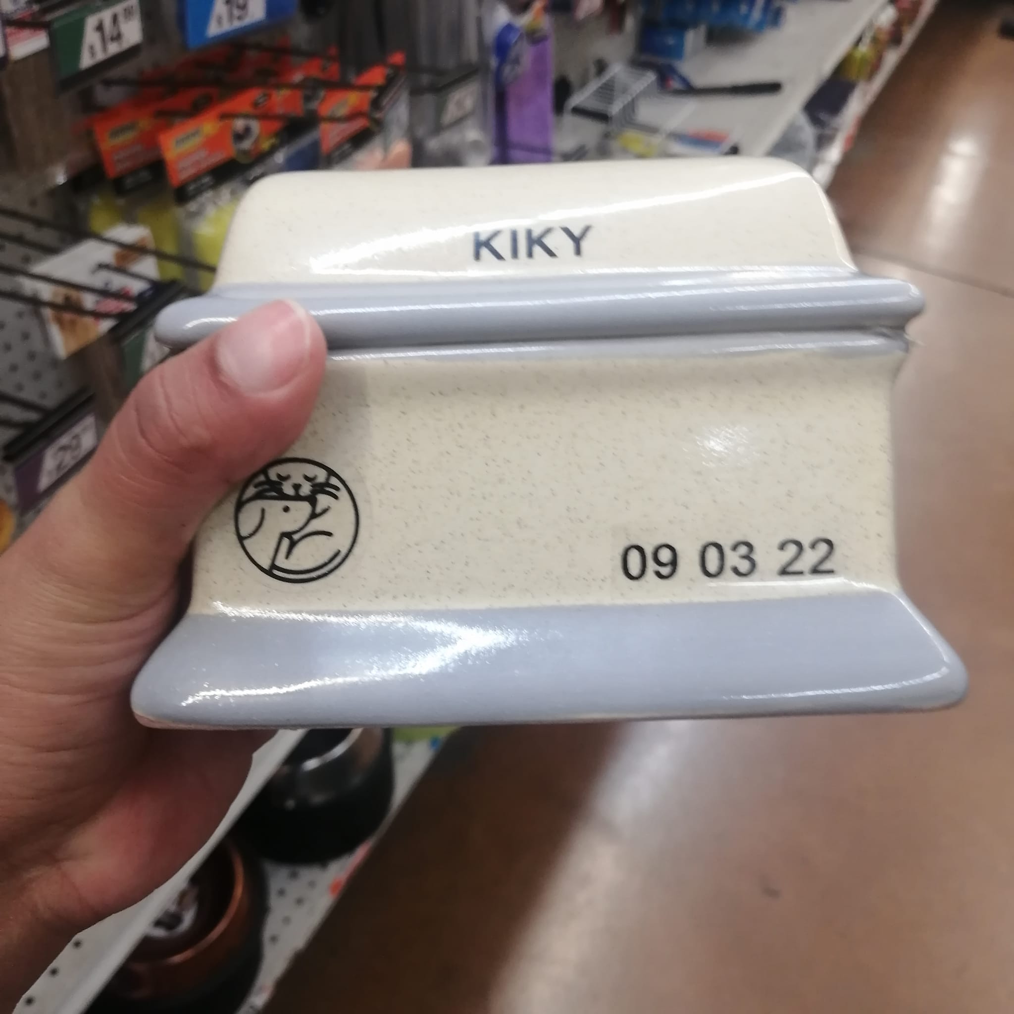 Video. Buscan a la familia de Kiky; encontraron sus cenizas en tienda de Querétaro