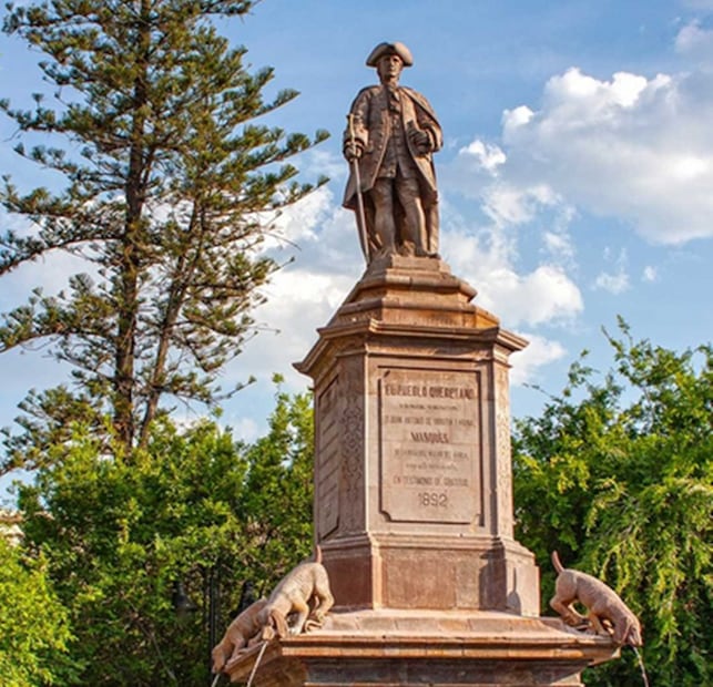 Estatua del Marqués de la Villa del Villar en Querétaro. Foto: Instagram@depaseo