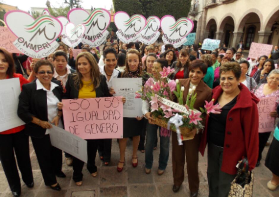 Mujeres priístas se manifiestan