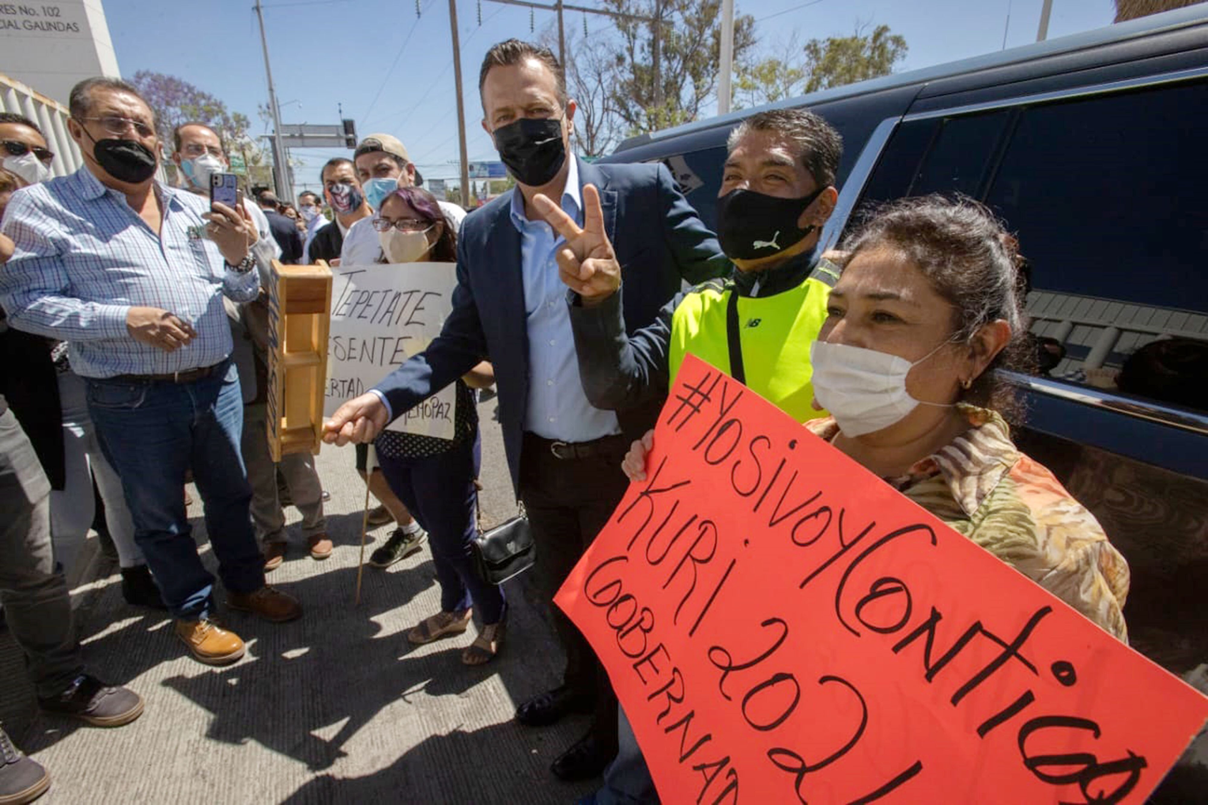 “Gracias mi matracas", dice Mauricio Kuri en su registro ante el IEEQ
