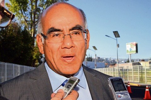 Piden empleo a alcalde