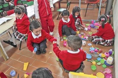Diputado ofrece apoyo a jardín de niños en SJR 