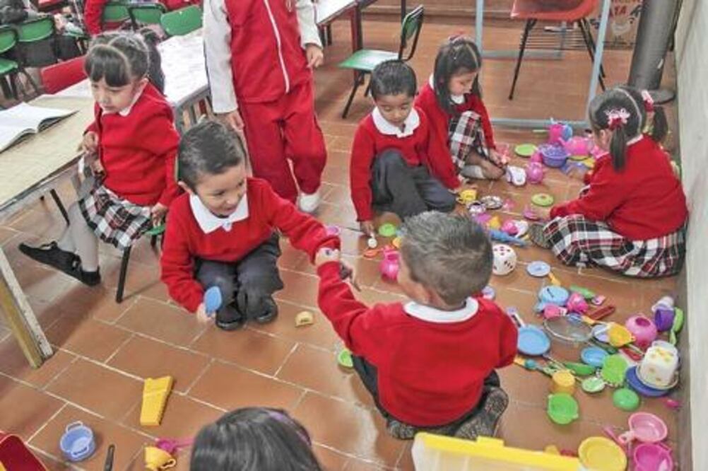 Diputado ofrece apoyo a jardín de niños en SJR 