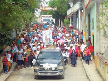 Marchan fieles por la paz de México  