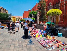 Reubican a 65 comerciantes ambulantes en el Centro Histórico de Querétaro por festejos patrios