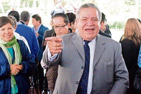 Presentarán panistas juicio contra artículos de telecom