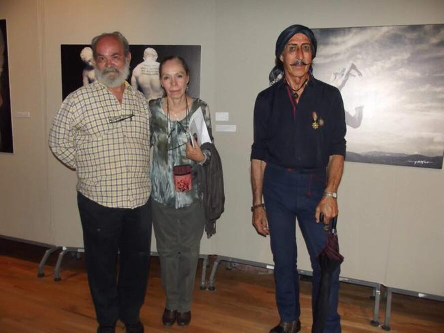 Florentino Chávez, Doris Nieto, del Fondo Editorial, e Ismail Hjaniram. (CORTESÍA FLORENTINO CHÁVEZ)