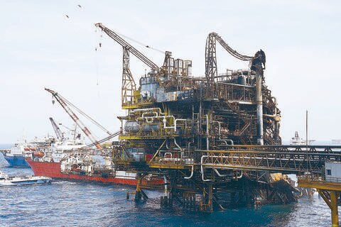 Pemex solicita ampliar campos