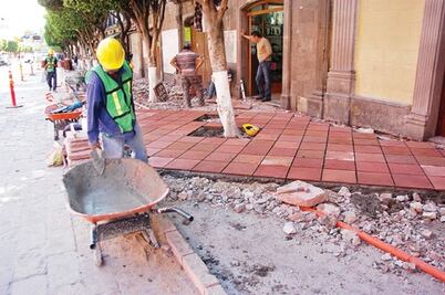 Ampliarán banquetas en el Centro