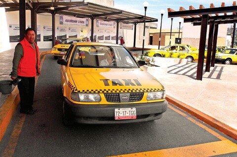 Afecta a taxistas baja de pasaje en la TAQ