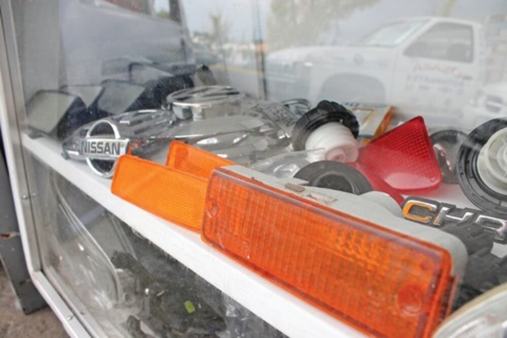 Capturan a hombre por robar autopartes 