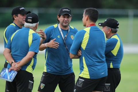 Cardozo arma un equipo capaz