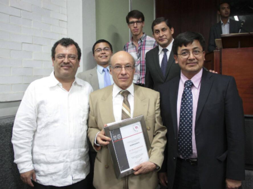 UAQ rinde homenaje a Felipe Zepeda