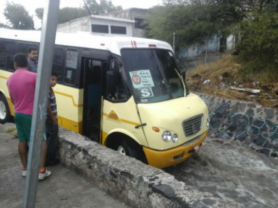 Lluvia sorprende a Queretanos