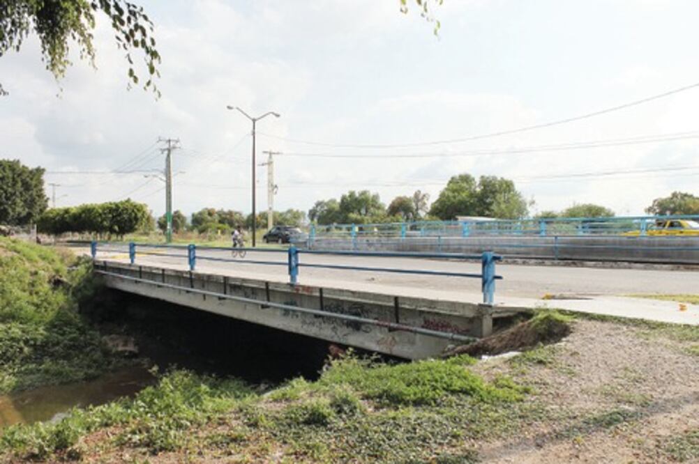 Advierten sobre puente sin permisos