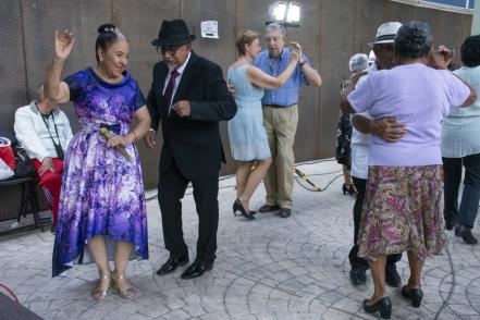 Al paso del danzón se remontan a su juventud 
