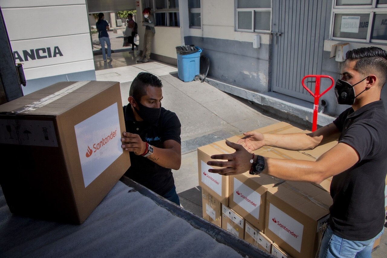 Santander dona 6.3 mdp en equipo médico al Hospital General de Querétaro