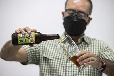 Elaboran cerveza artesanal con agua de lluvia