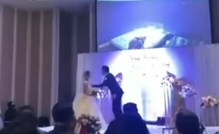 Novio exhibe infidelidad en plena boda, en China