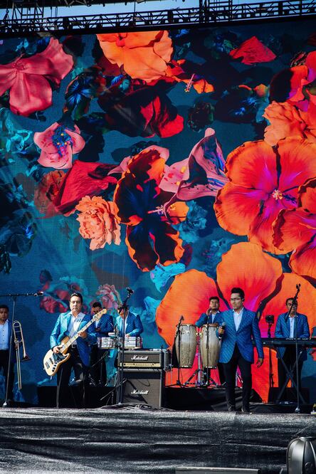 La banda de Iztapalapa puso a bailar a los fans en su debut ayer en el festival. / FOTO: EFE