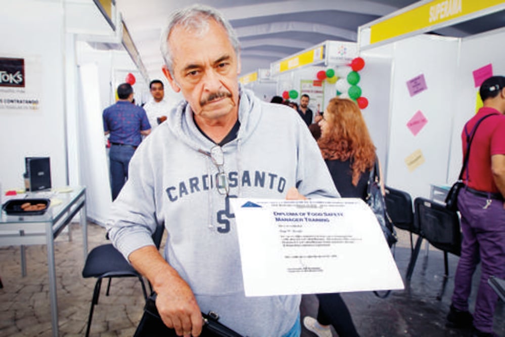 Con experiencia internacional, no le dan trabajo por ser de la tercera edad