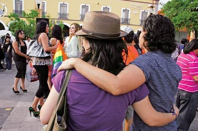 Viven matrimonios gay discriminación