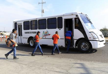 "Braceros", fuerza laboral  foránea  que nutre parques industriales