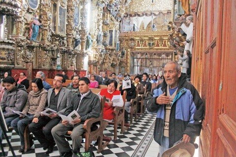 Buscan intérpretes para sordos en misa