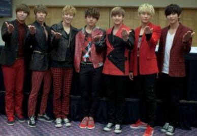 U-Kiss complace a sus 'novias' mexicanas