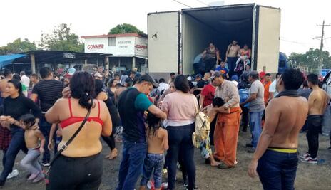 Polleros usan avión y barco para trasladar migrantes