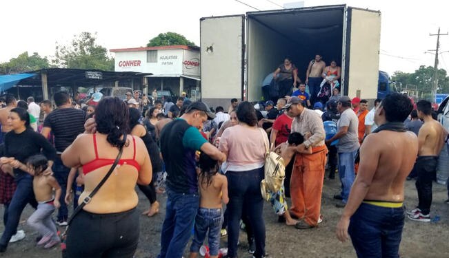 Polleros usan avión y barco para trasladar migrantes