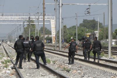 Buscan erradicar robos a tren y a Pemex 