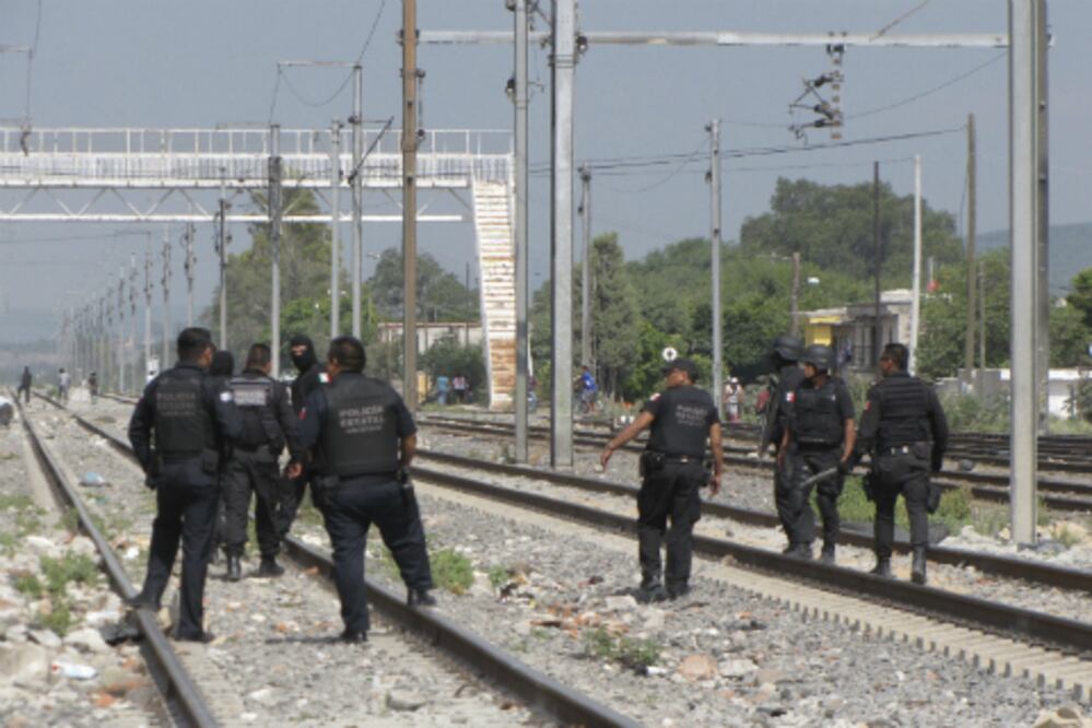 Buscan erradicar robos a tren y a Pemex 