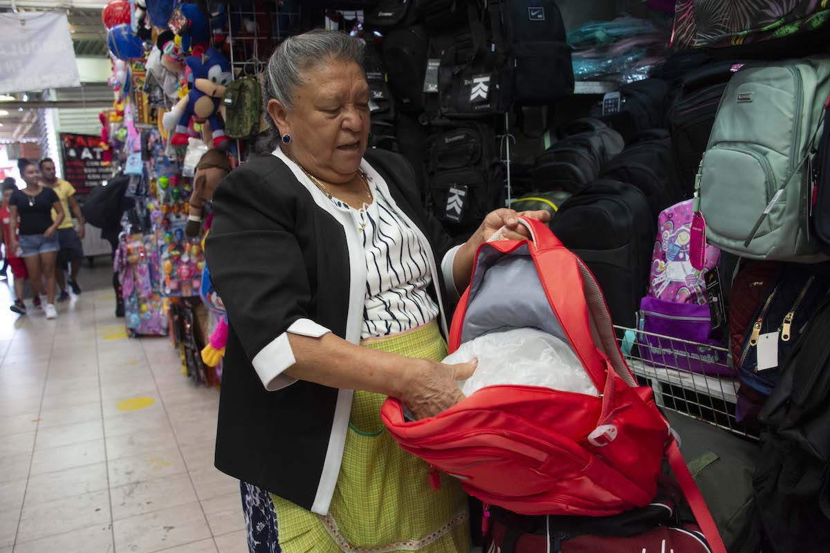 Paso a pasito, venta de artículos escolares