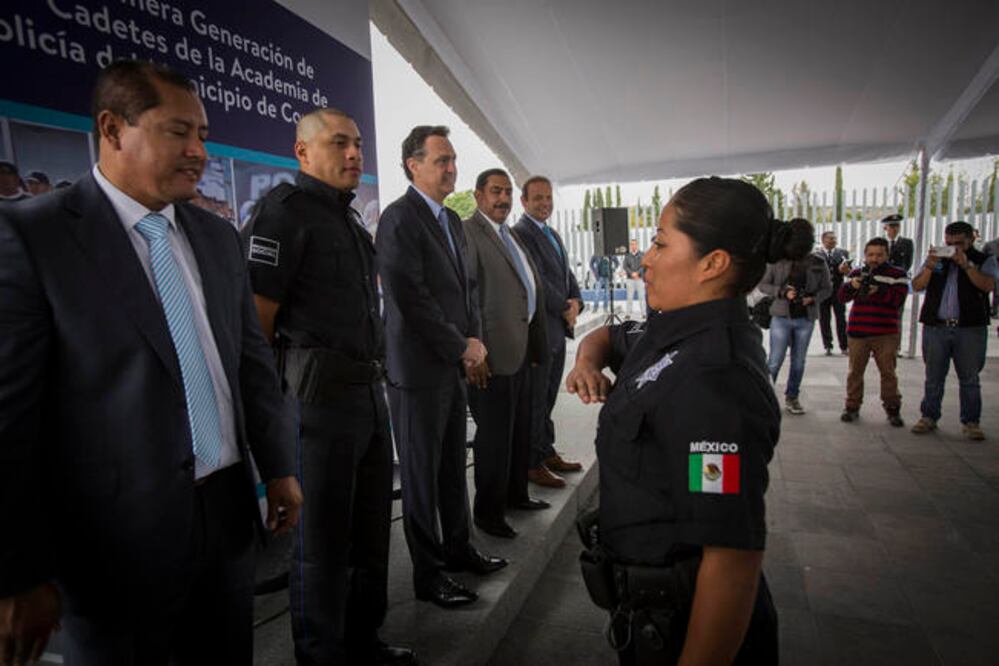 Zulema señala que una vez que empiece a laborar como policía de proximidad, le gustaría contribuir a disminuir los delitos en el municipio (DEMIAN CHÁVEZ. EL UNIVERSAL)