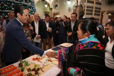 Presentan marca de artesanías queretana