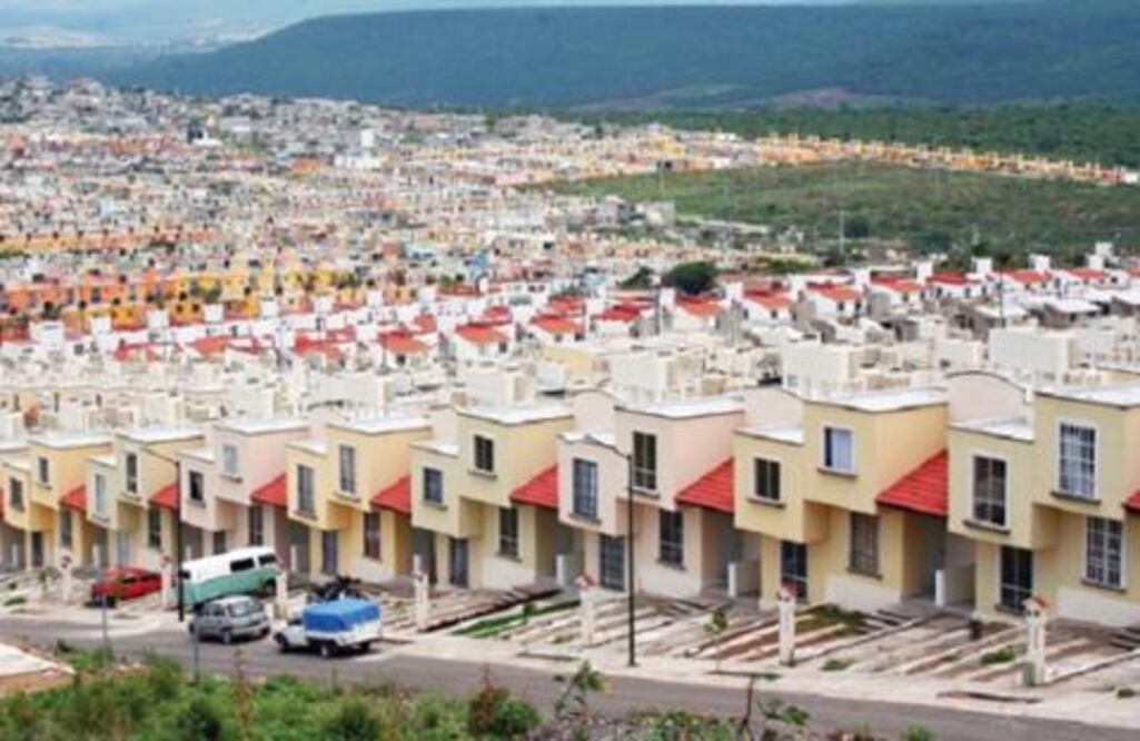 Reclaman más por vivienda y Afores