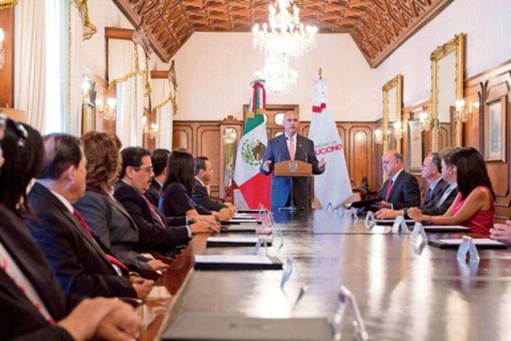 Analiza gobierno perdón a 32 presos