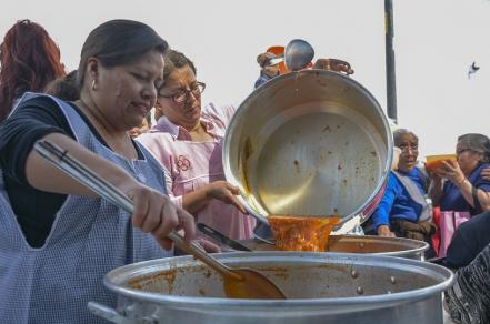 El caldo del buey, platillo que reúne a El Pueblito