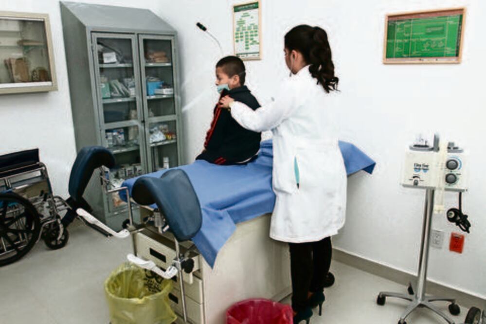 Firman convenio para atención médica