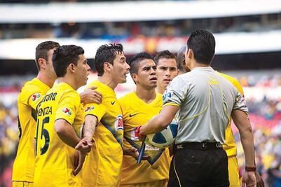 Suspenden a Sambueza