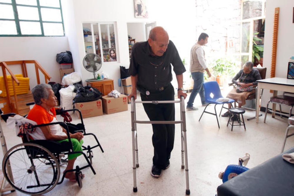 Hasta el momento, se han revisado cinco lugares dedicados a la atención de adultos mayores: El Abuelo Feliz, El Jardín del Abuelo, Residencial Acacias y San Sebastián, donde la DDH constató que no existe maltrato (ARCHIVO. EL UNIVERSAL)