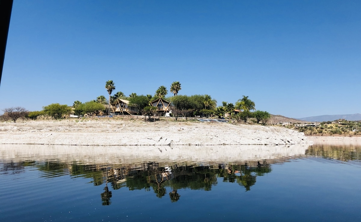 La isla de Querétaro en la que puedes dormir en medio de una presa