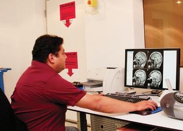 Buscan renovar equipo médico