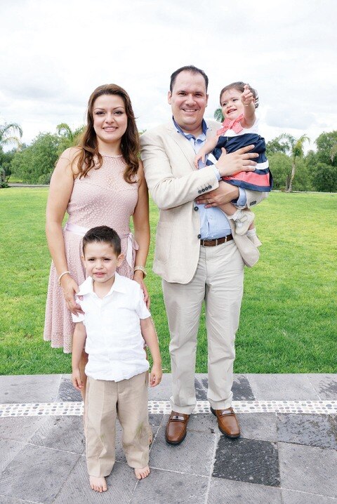 Inés recibe el primer sacramento