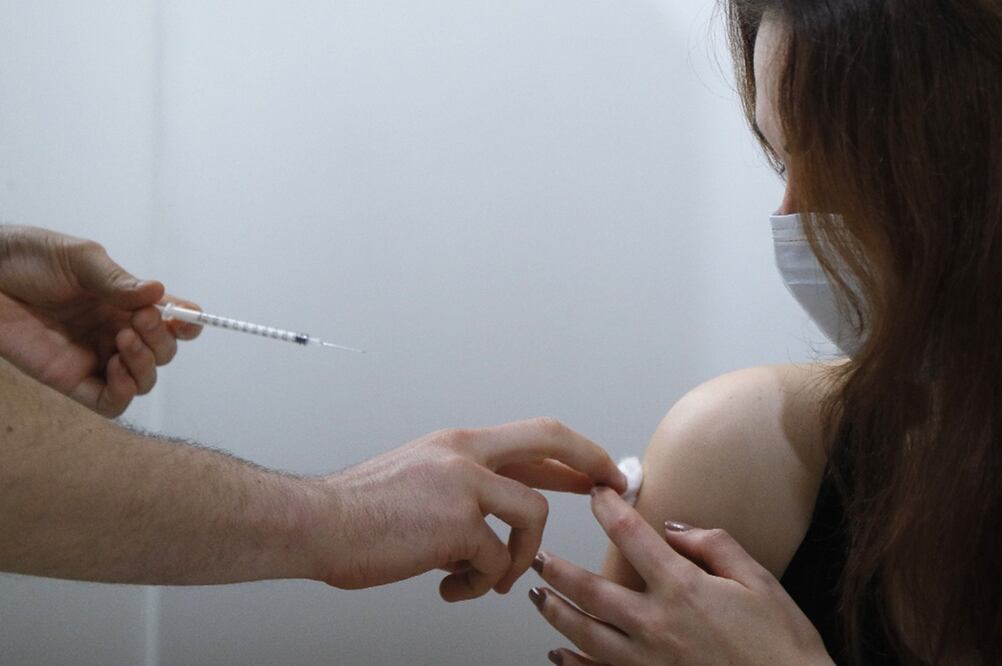 Vacuna contra el VIH de Moderna será probada en humanos, está basada en ARNm