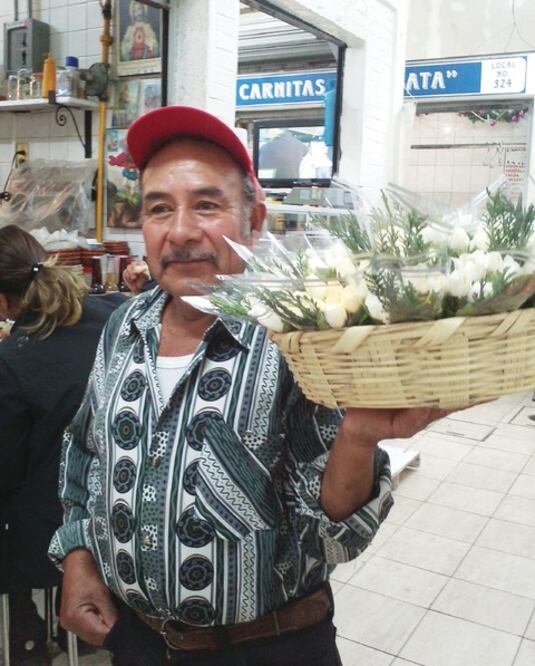 “La venta de flores no deja; me regresaré”
