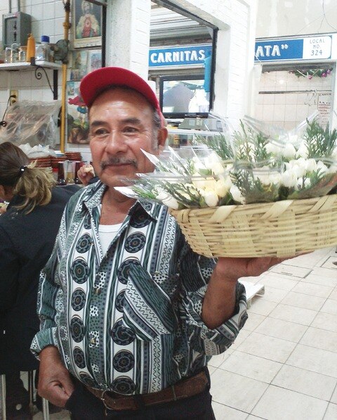 “La venta de flores no deja; me regresaré”